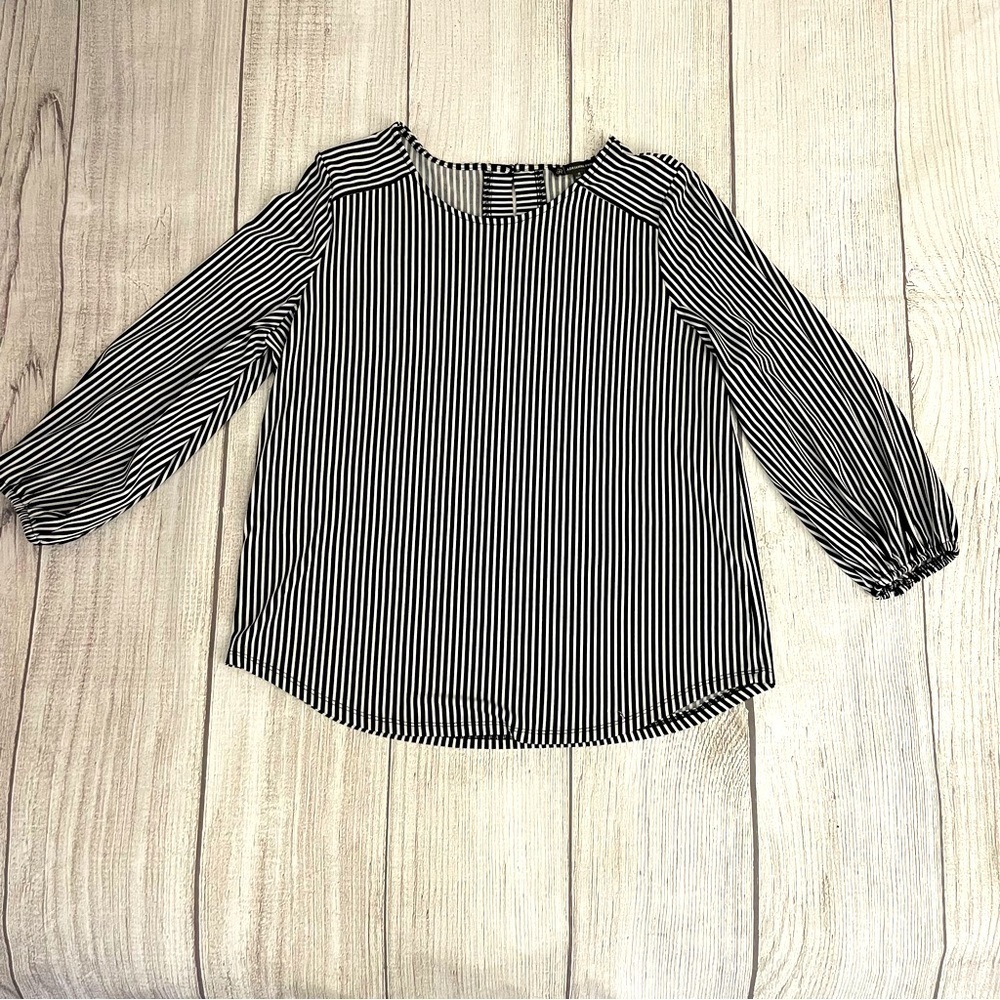 ADRIANNA PAPELL Women’s Black and White Striped Blouse Keyhole Back Closure